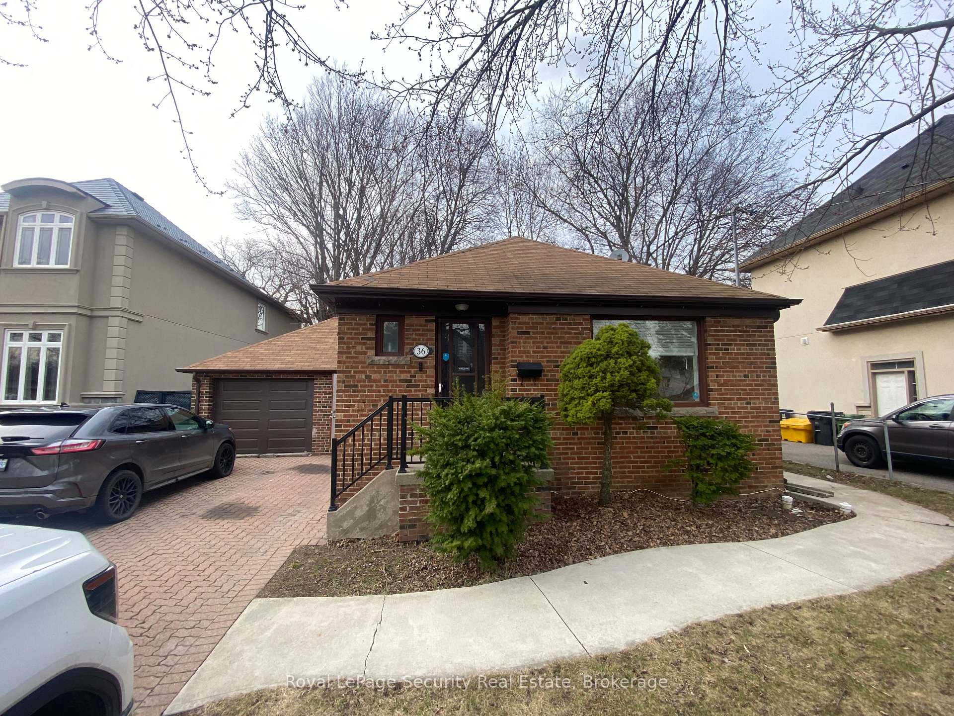 Front of Unit Upper, 36 Noranda Drive