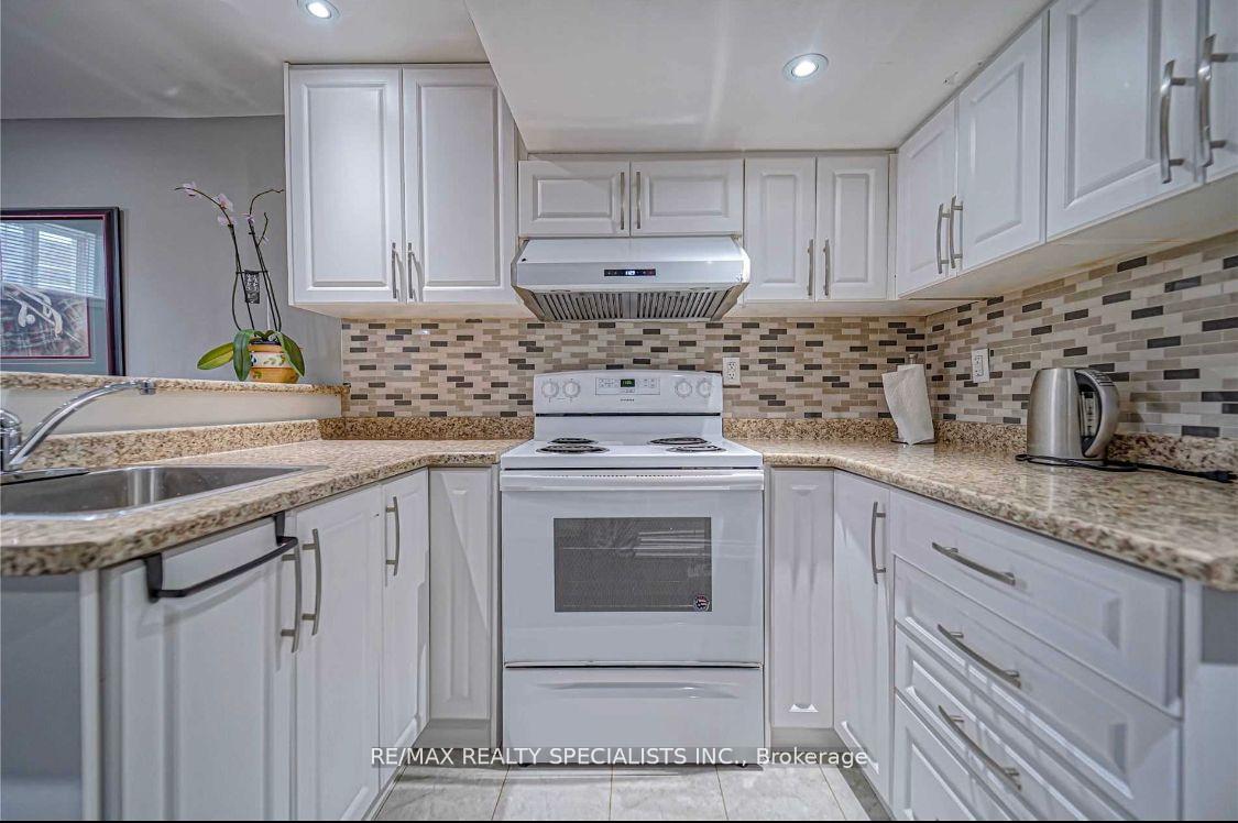 Photo 7 of 57 Donomore Drive, Brampton, Northwest Brampton — HOMEH