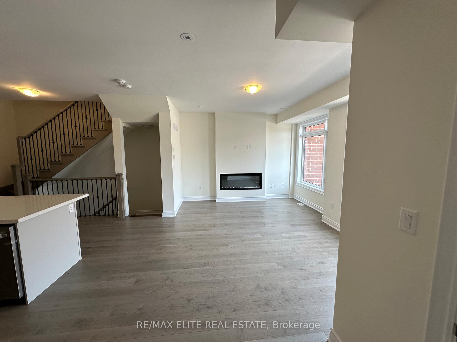 Photo 6 of 10 Griffith St, Aurora, Bayview Northeast — HOMEH
