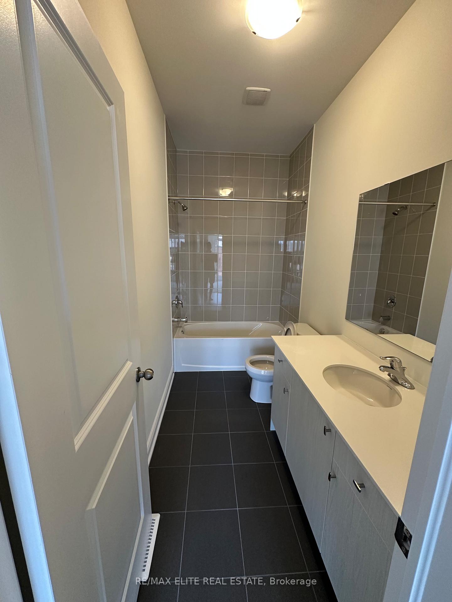 Photo 14 of 10 Griffith St, Aurora, Bayview Northeast — HOMEH
