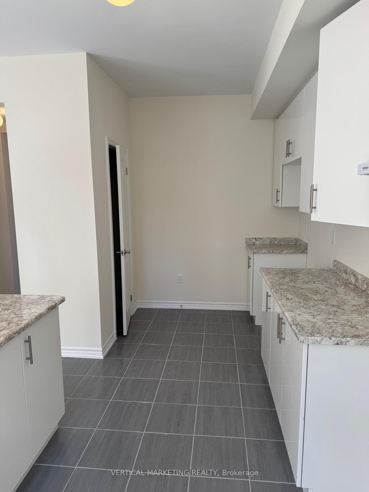 Photo 8 of 2544 Hibiscus Drive, Pickering, Rural Pickering — HOMEH