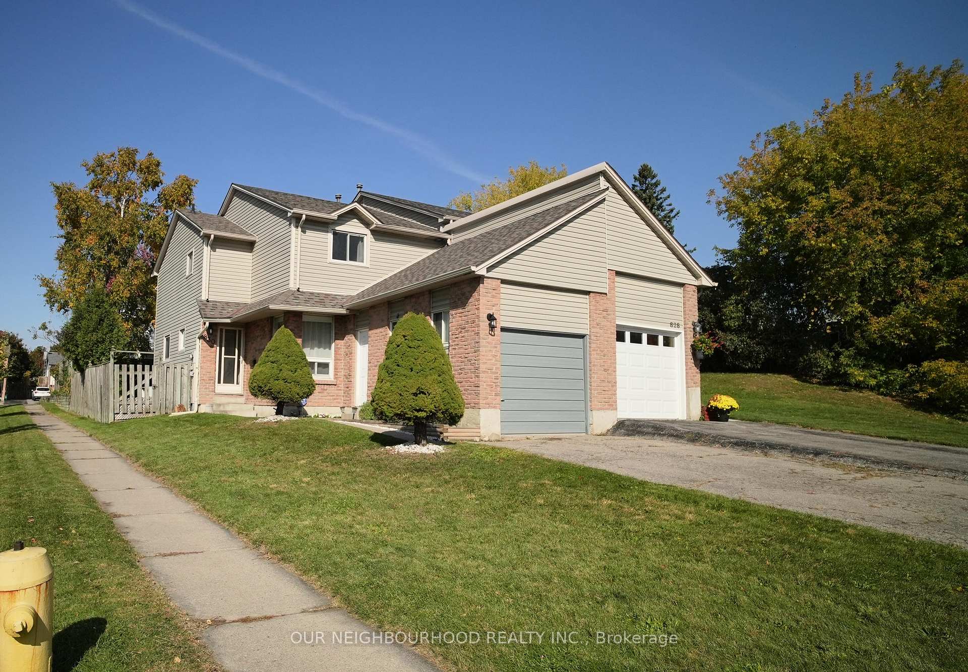 Photo 3 of 830 Cavan Court, Oshawa, Vanier — HOMEH