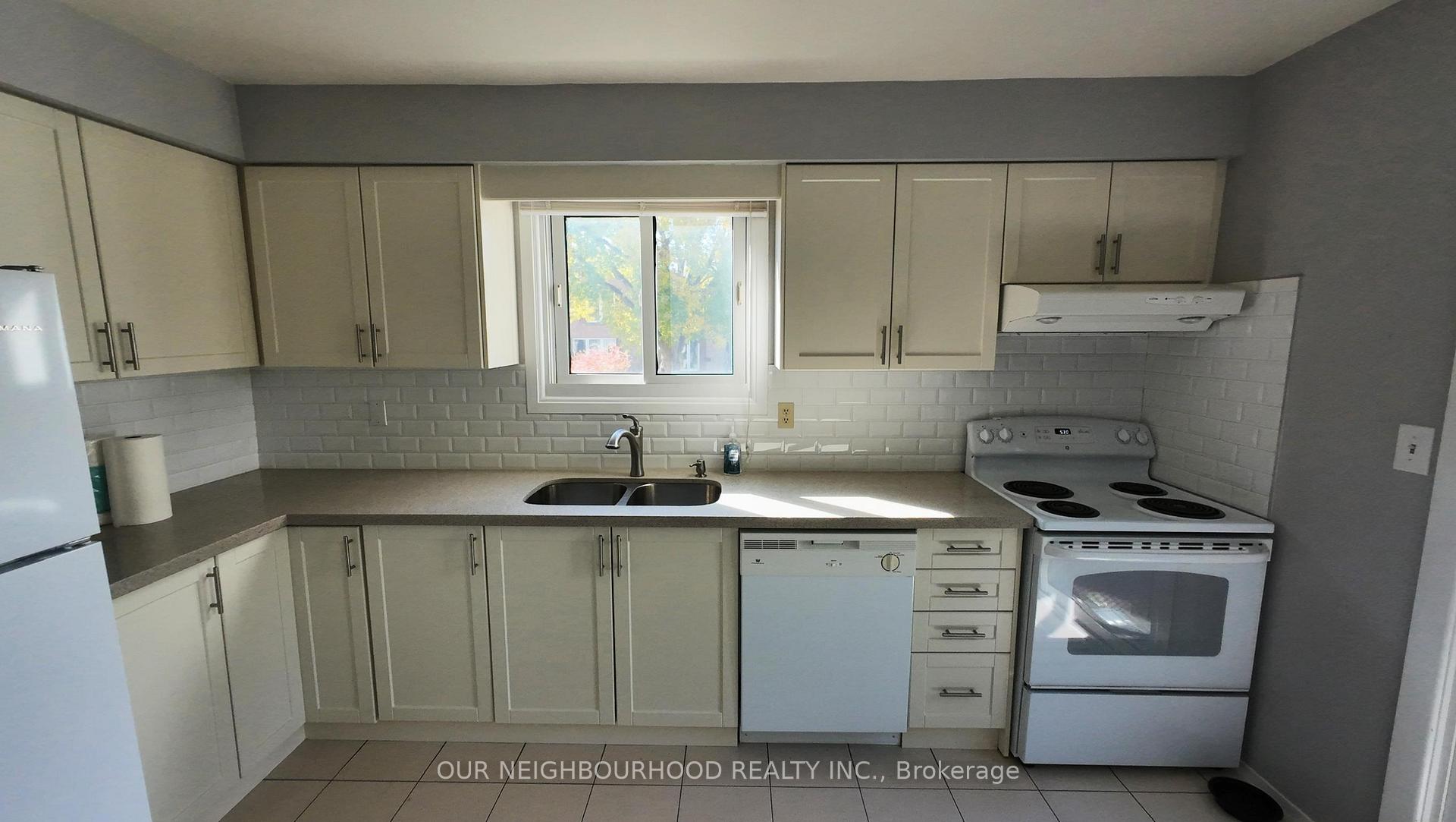 Photo 5 of 830 Cavan Court, Oshawa, Vanier — HOMEH