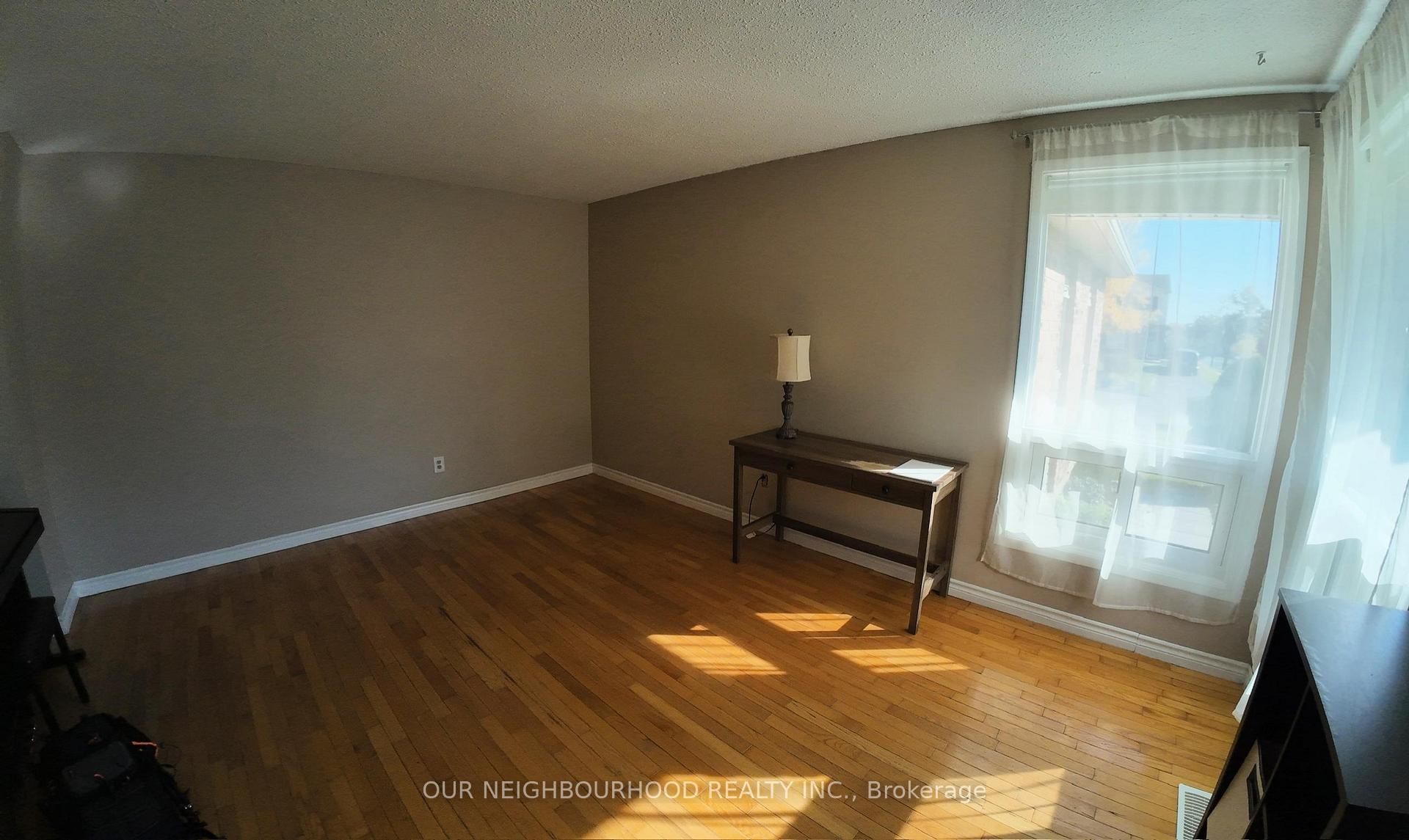 Photo 12 of 830 Cavan Court, Oshawa, Vanier — HOMEH