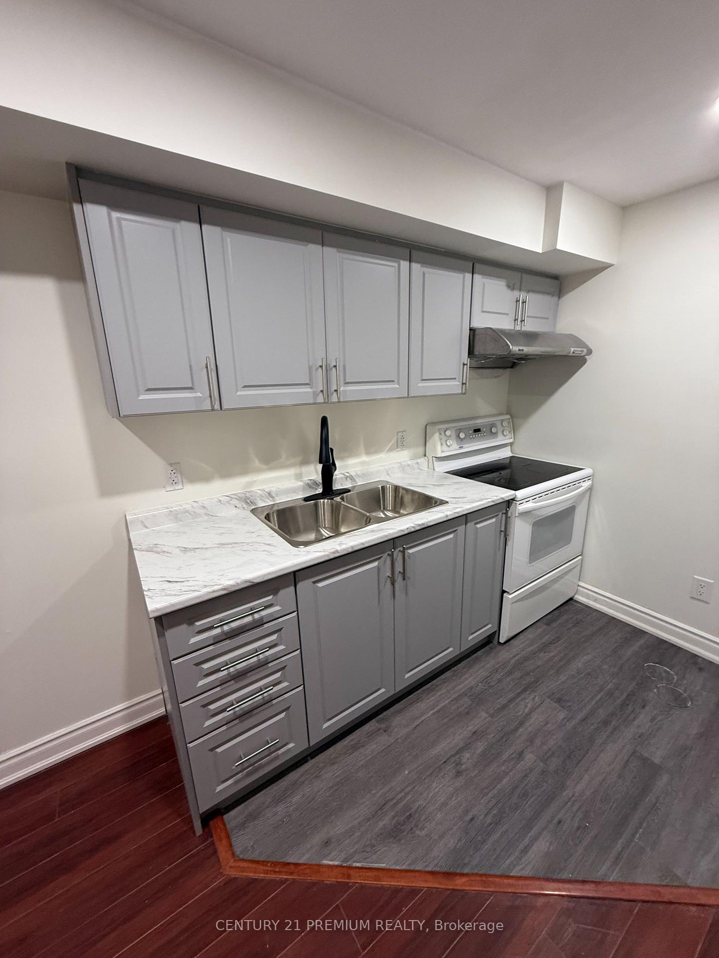 Photo 2 of Unit Bsmt, 33 Versailles Crescent, Brampton, Bram East — HOMEH