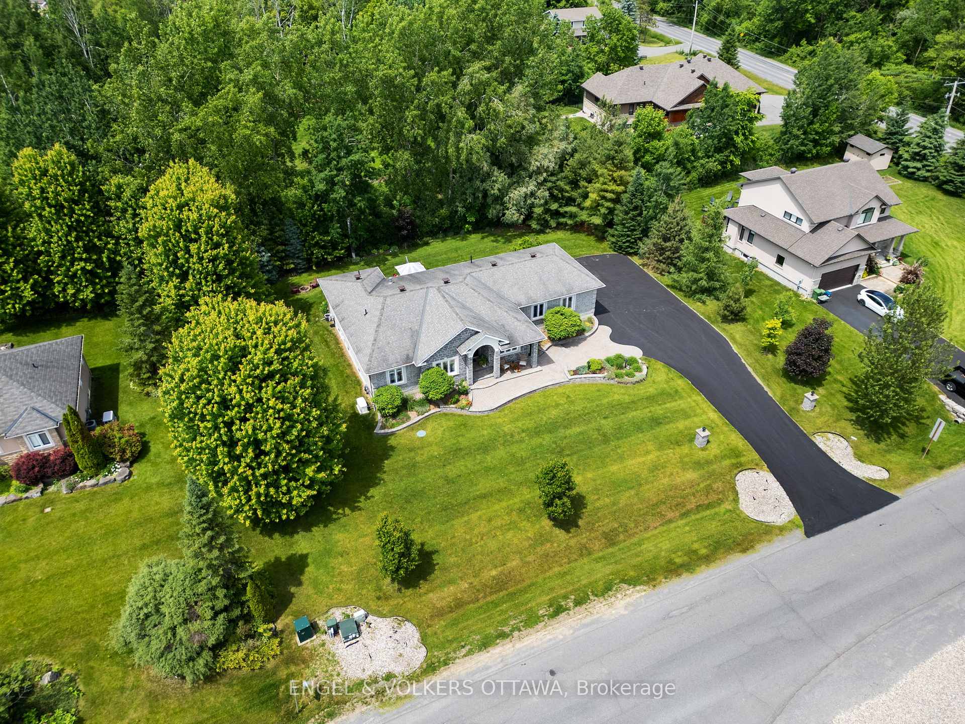 Front of 6957 Lake Forest Walk