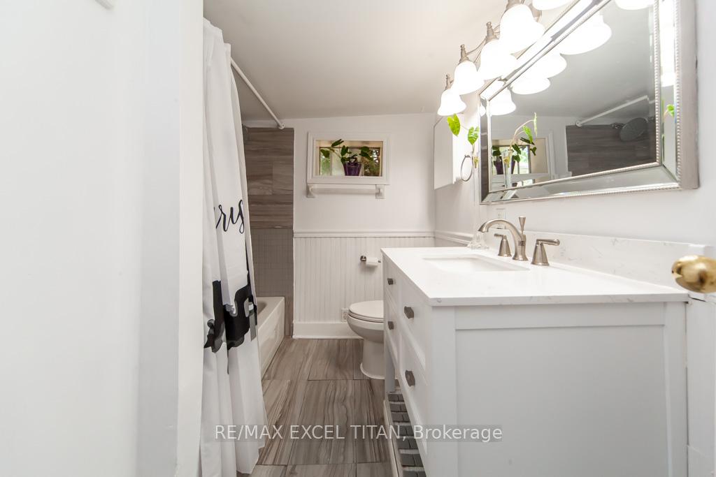 Photo 14 of Unit A, 278 Pasadena Drive, Georgina, Keswick South — HOMEH