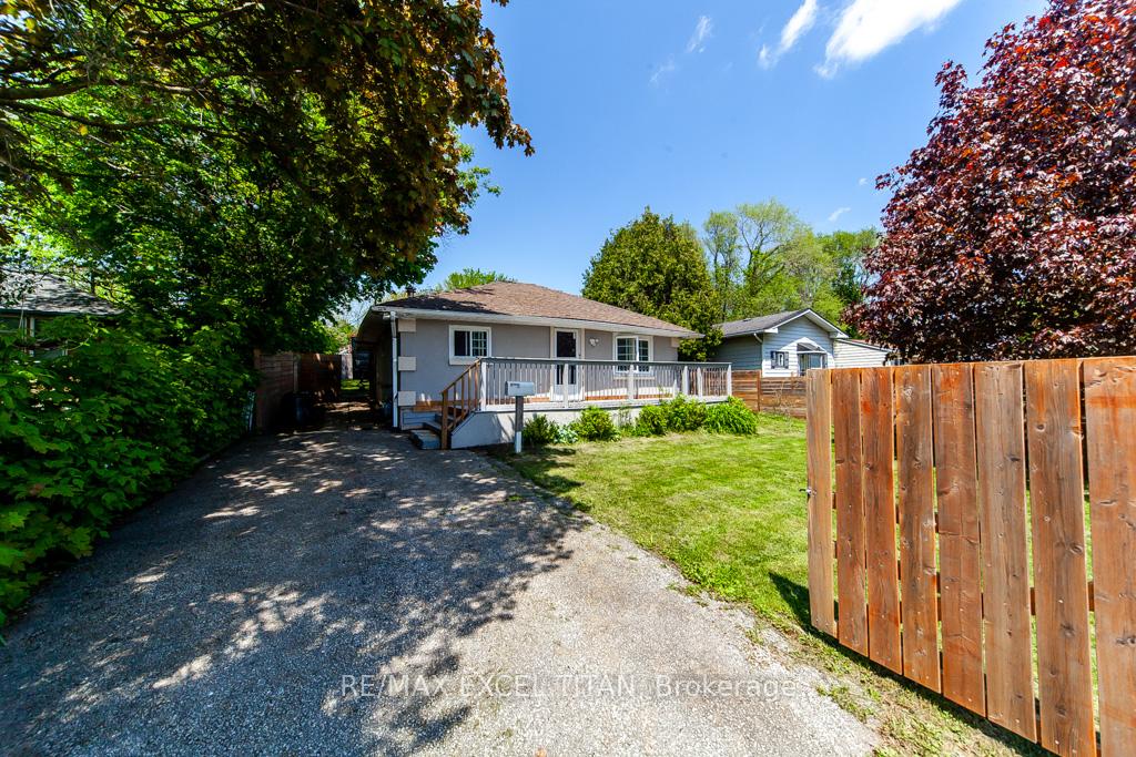 Photo 3 of Unit B, 278 Pasadena Drive, Georgina, Keswick South — HOMEH