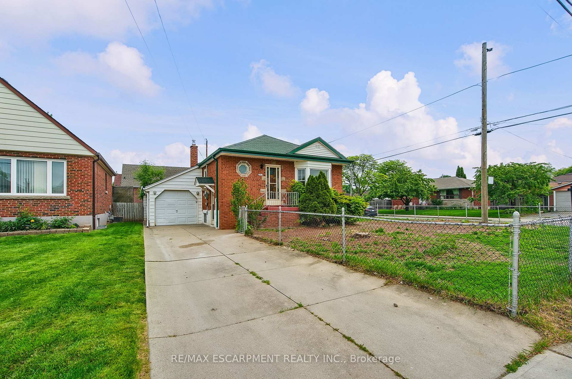 Photo 1 of 287 Montrose Avenue, Hamilton, Rosedale — HOMEH