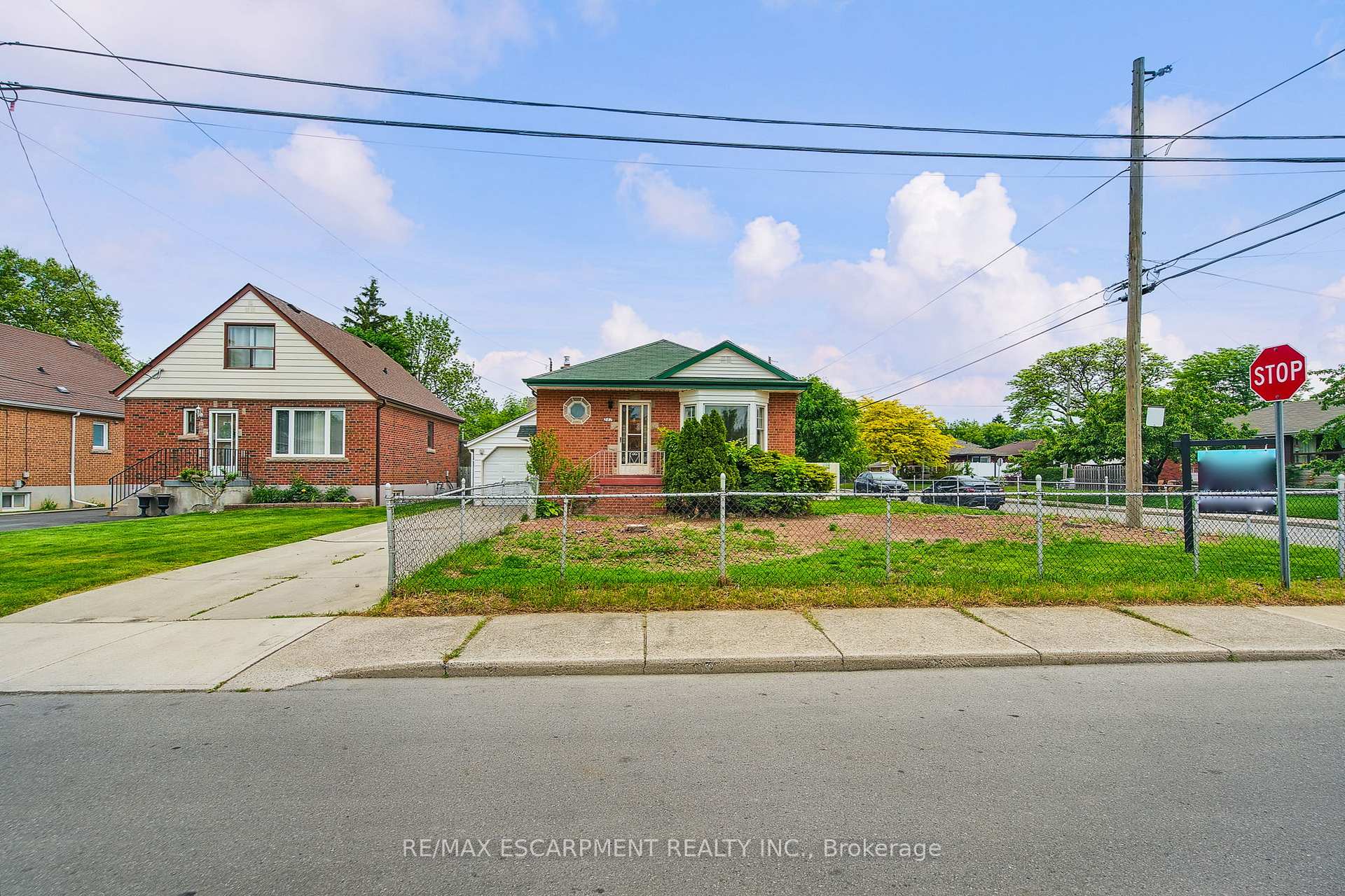 Photo 2 of 287 Montrose Avenue, Hamilton, Rosedale — HOMEH
