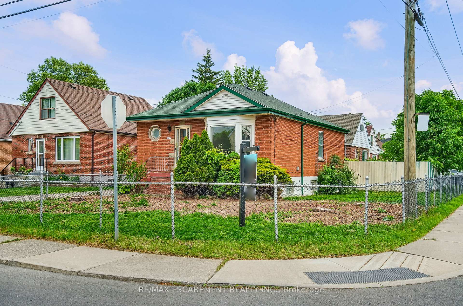 Photo 3 of 287 Montrose Avenue, Hamilton, Rosedale — HOMEH
