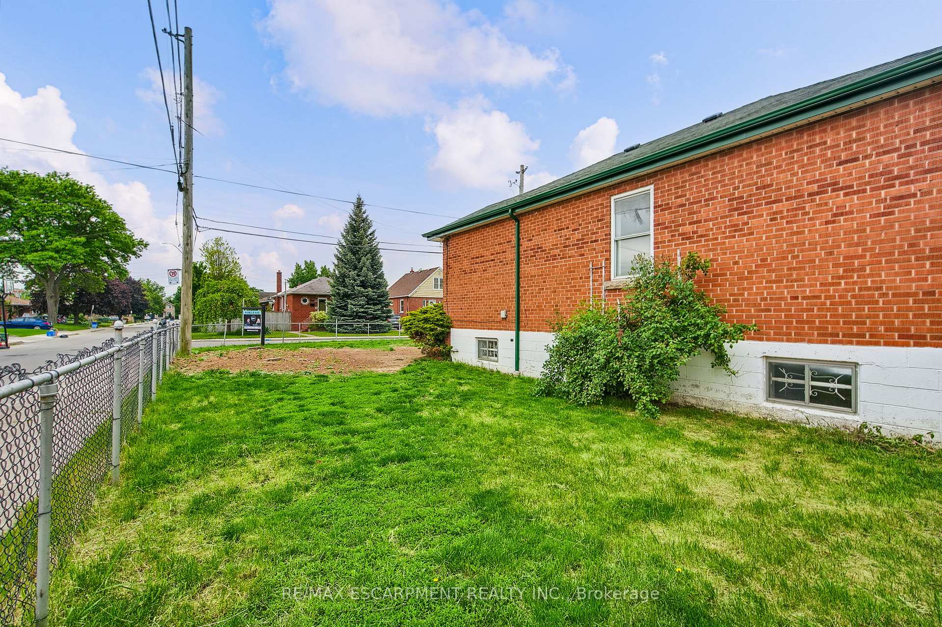 Photo 4 of 287 Montrose Avenue, Hamilton, Rosedale — HOMEH