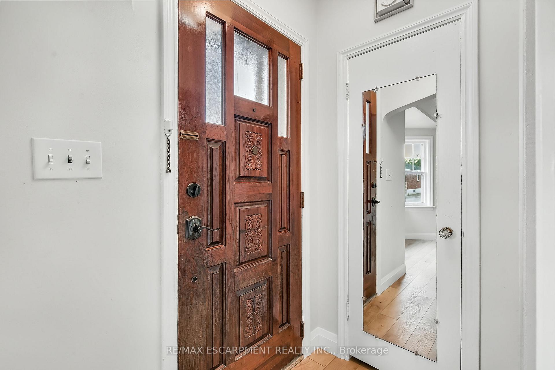 Photo 5 of 287 Montrose Avenue, Hamilton, Rosedale — HOMEH
