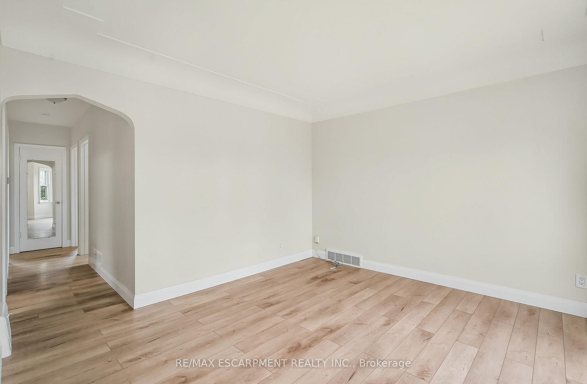 Photo 9 of 287 Montrose Avenue, Hamilton, Rosedale — HOMEH
