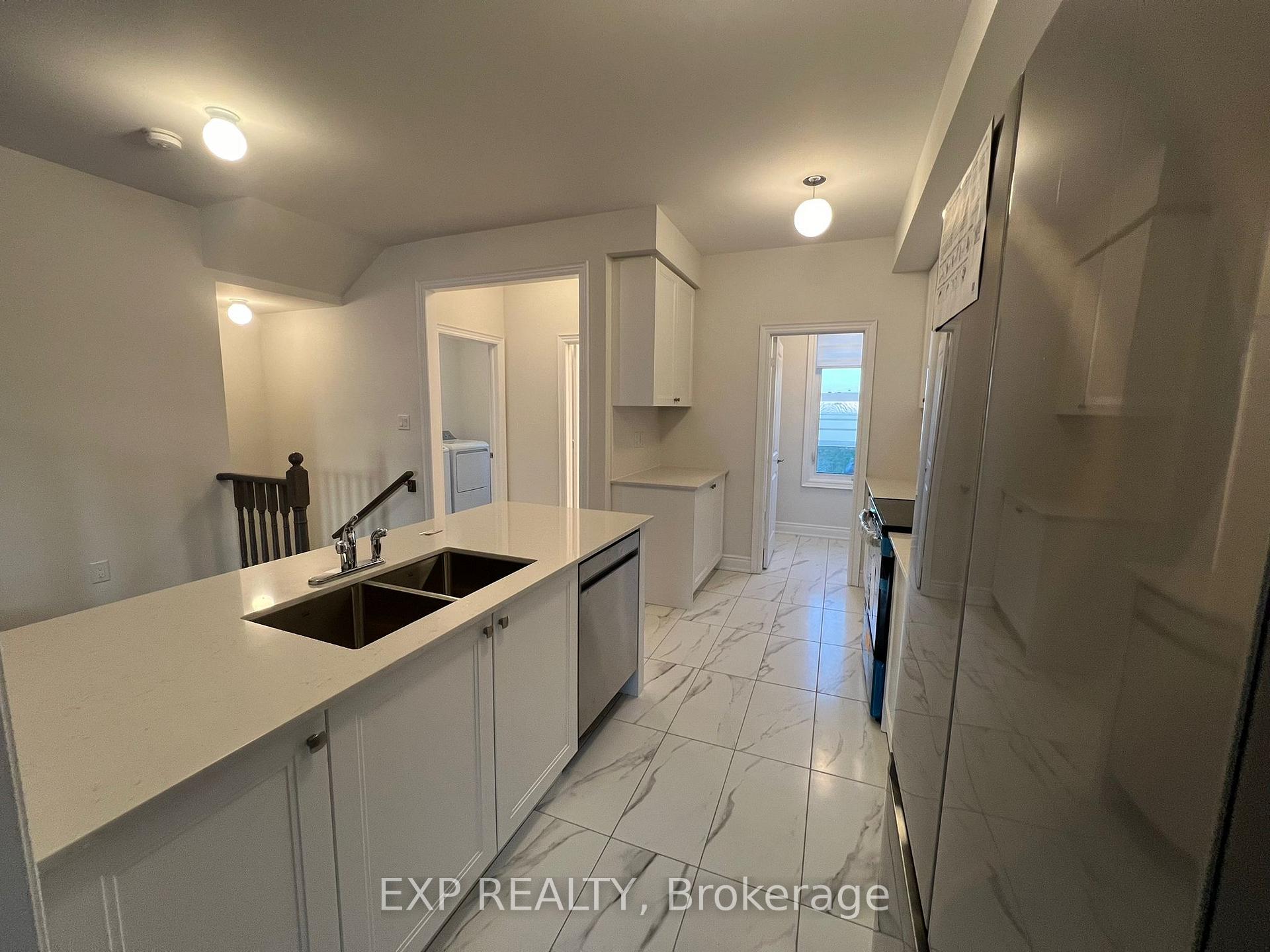Photo 5 of 121 Tennant Circle, Vaughan, Vellore Village — HOMEH