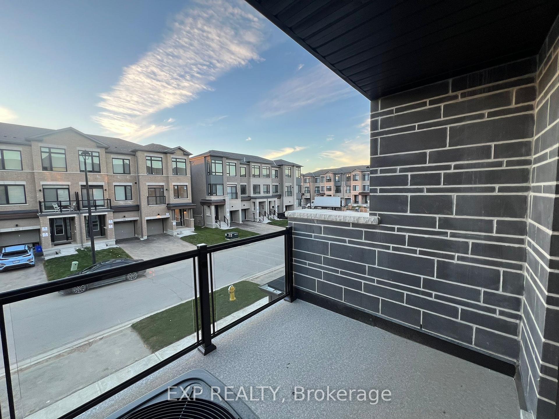 Photo 4 of 121 Tennant Circle, Vaughan, Vellore Village — HOMEH