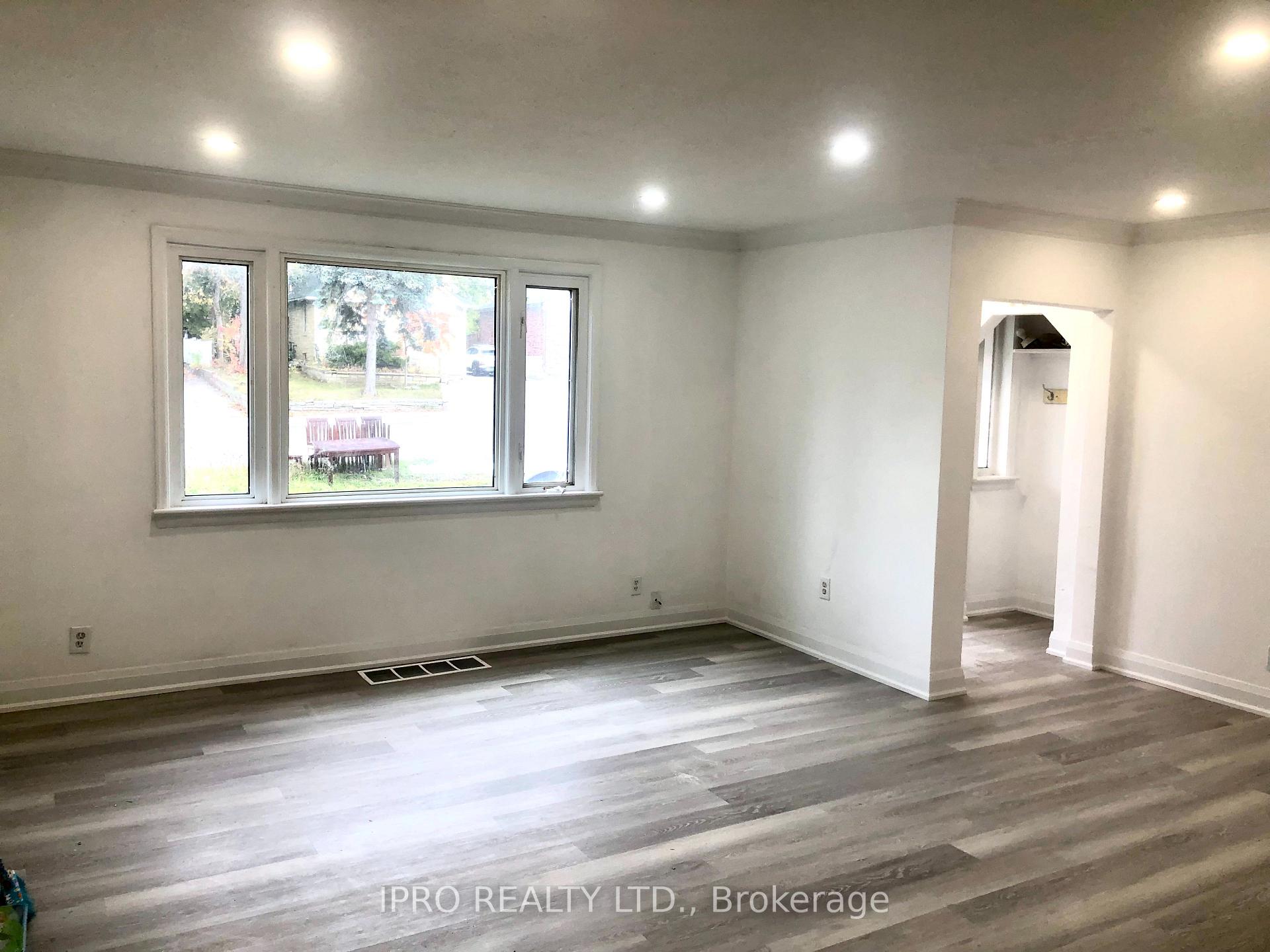 Photo 9 of 104 Steeles Avenue E, Markham, Grandview — HOMEH