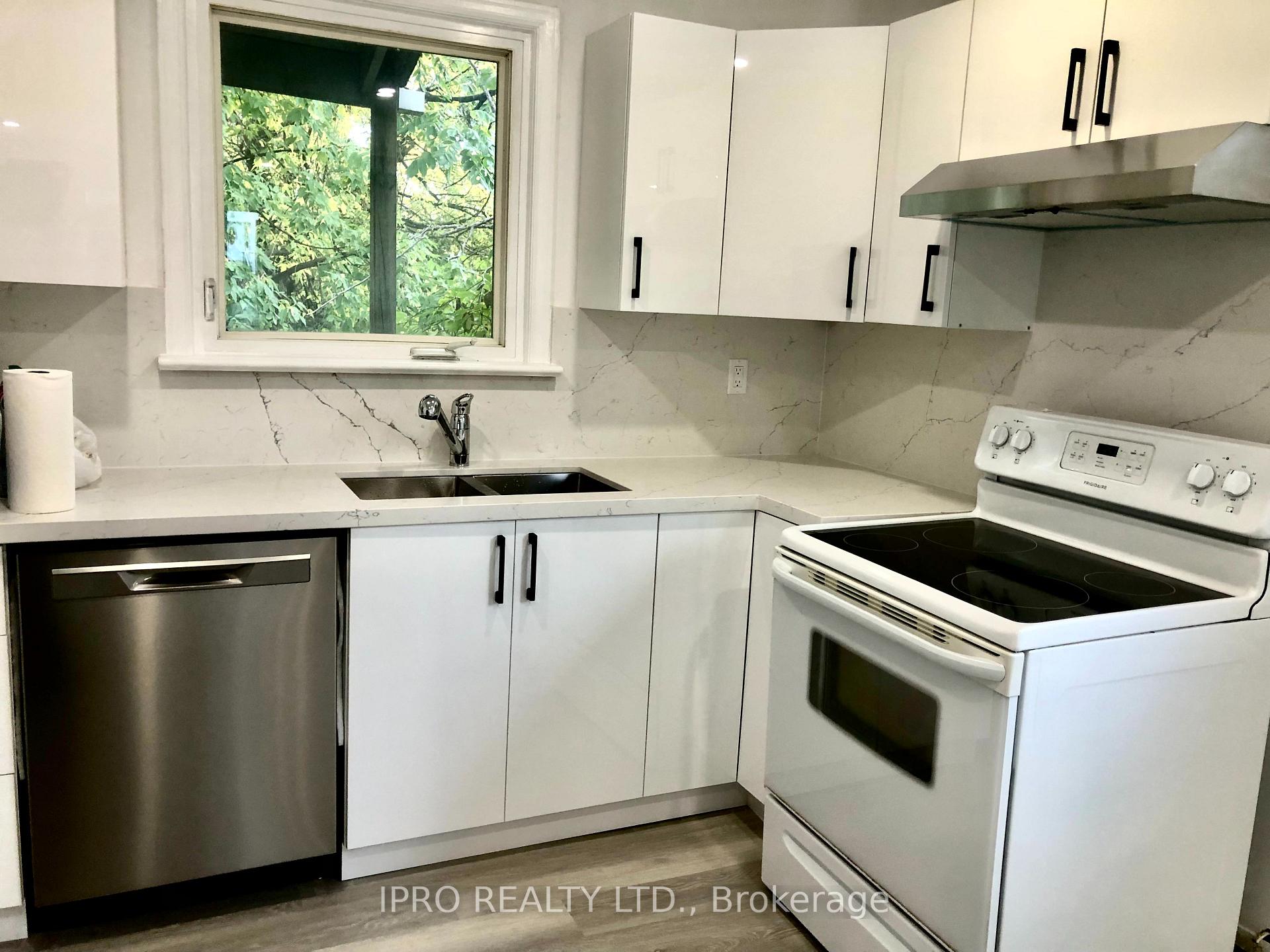Photo 3 of 104 Steeles Avenue E, Markham, Grandview — HOMEH