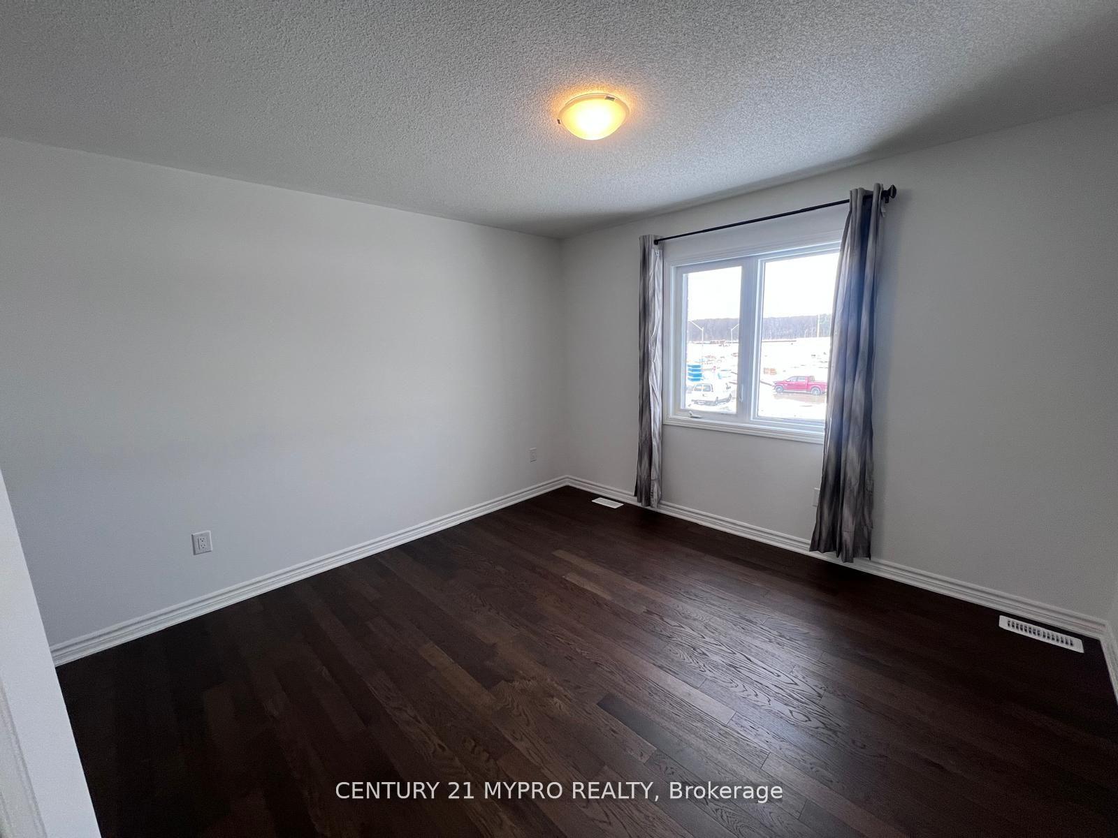 Photo 4 of 91 Ennerdale Street, Barrie, Rural Barrie Southwest — HOMEH