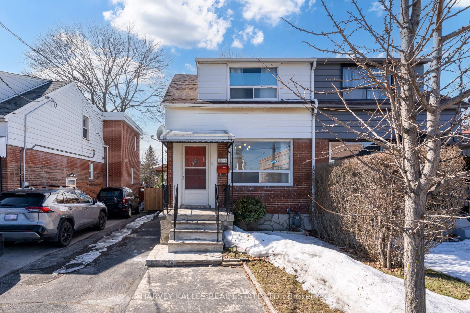 Photo 1 of 562 Royal York Road, Etobicoke, Stonegate-Queensway — HOMEH