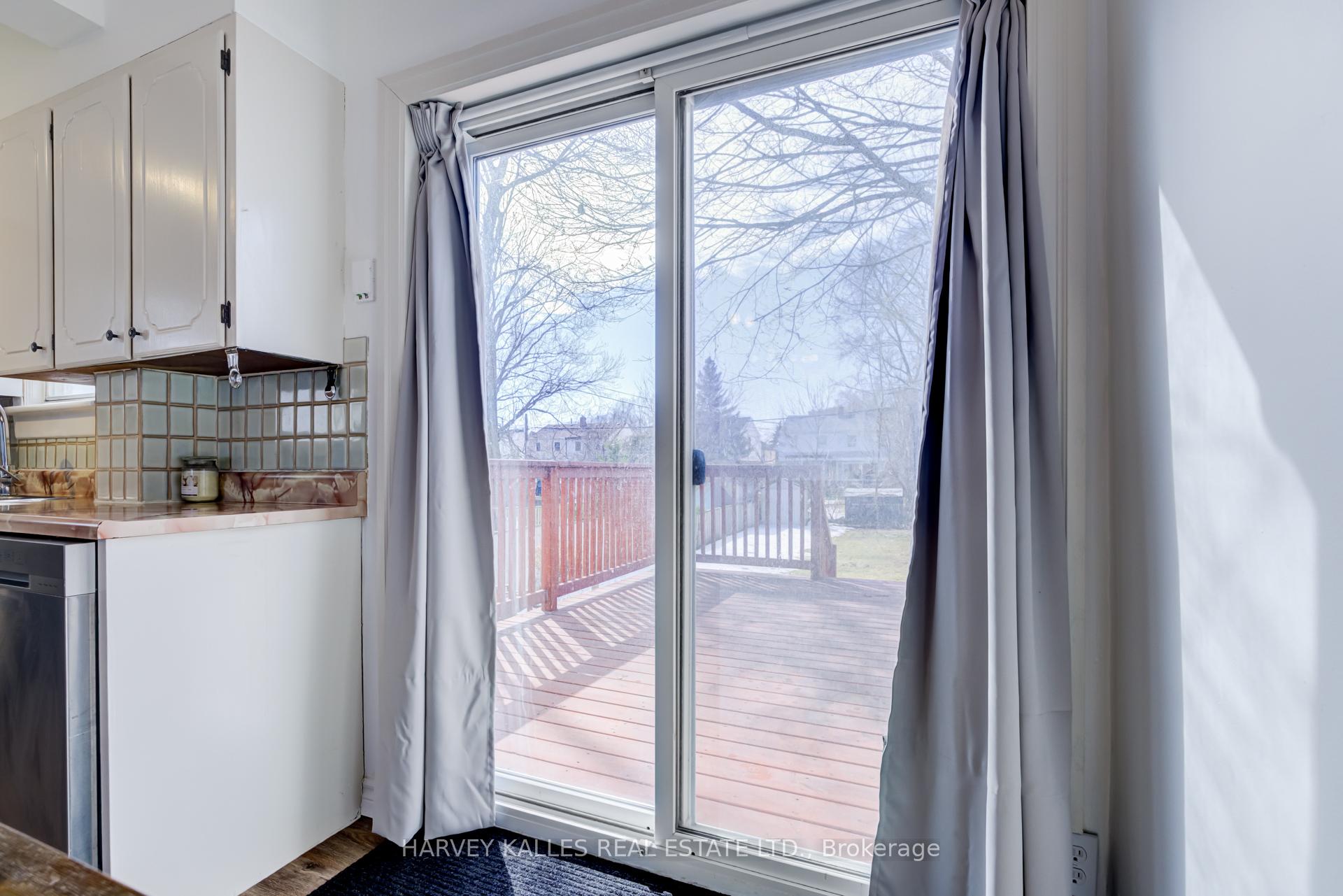 Photo 7 of 562 Royal York Road, Etobicoke, Stonegate-Queensway — HOMEH