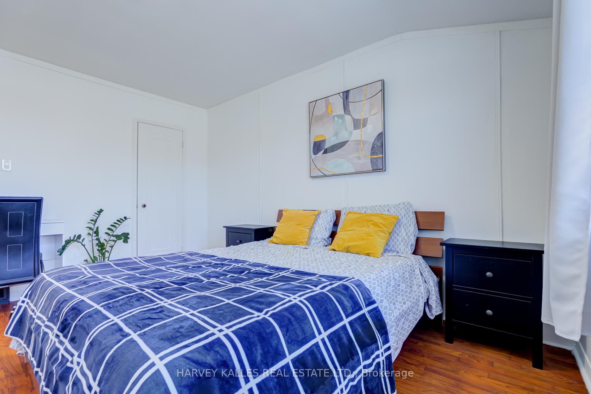 Photo 10 of 562 Royal York Road, Etobicoke, Stonegate-Queensway — HOMEH