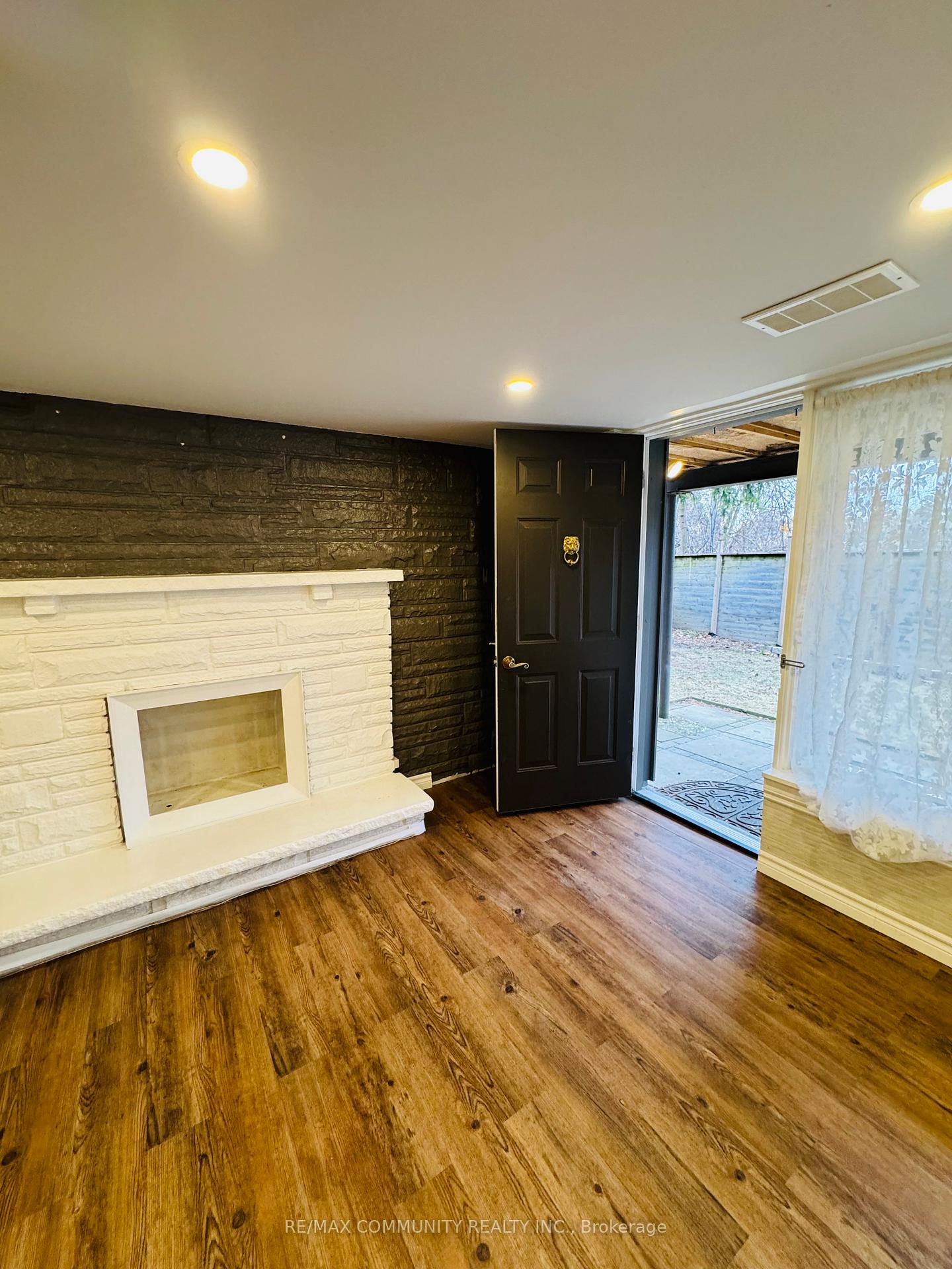 Photo 4 of 109 Thicketwood Drive, Scarborough, Eglinton East — HOMEH