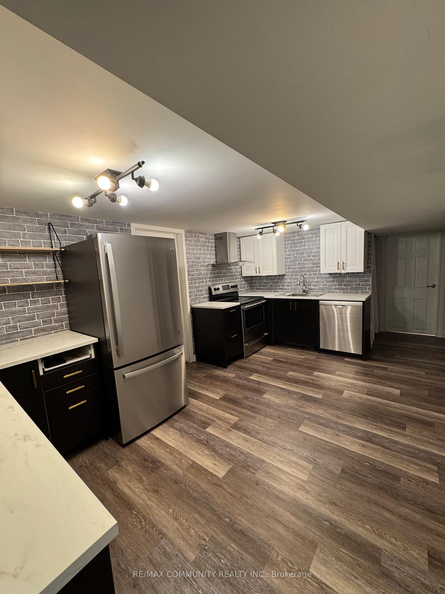Photo 9 of 109 Thicketwood Drive, Scarborough, Eglinton East — HOMEH