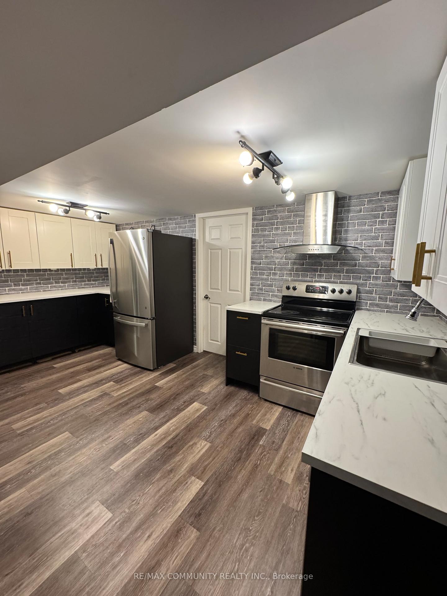 Photo 6 of 109 Thicketwood Drive, Scarborough, Eglinton East — HOMEH