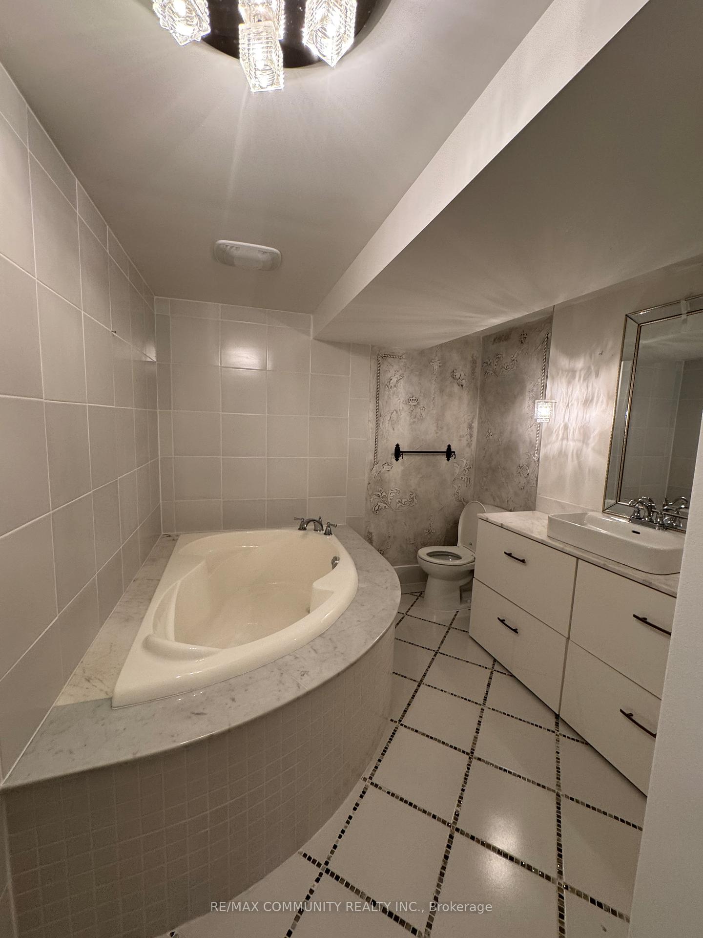 Photo 11 of 109 Thicketwood Drive, Scarborough, Eglinton East — HOMEH