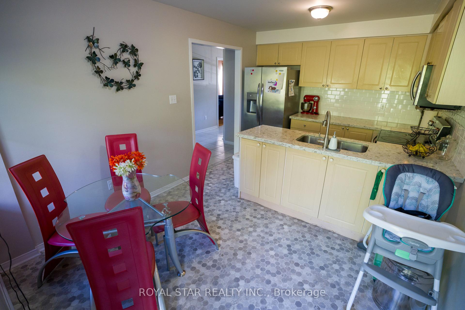Photo 5 of 2389 Clearside Court, Pickering, Brock Ridge — HOMEH
