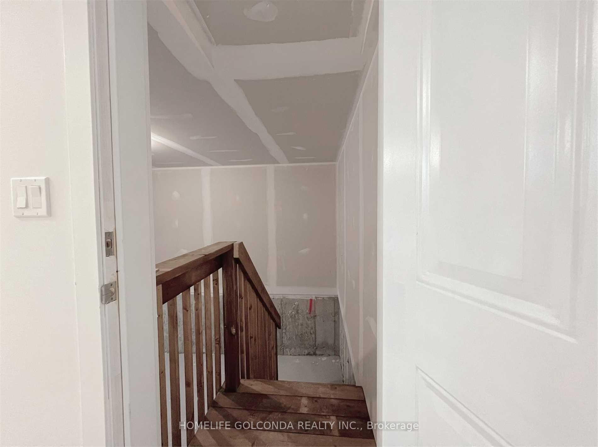 Photo 16 of 11 Elkington Crescent, Whitby, Rural Whitby — HOMEH