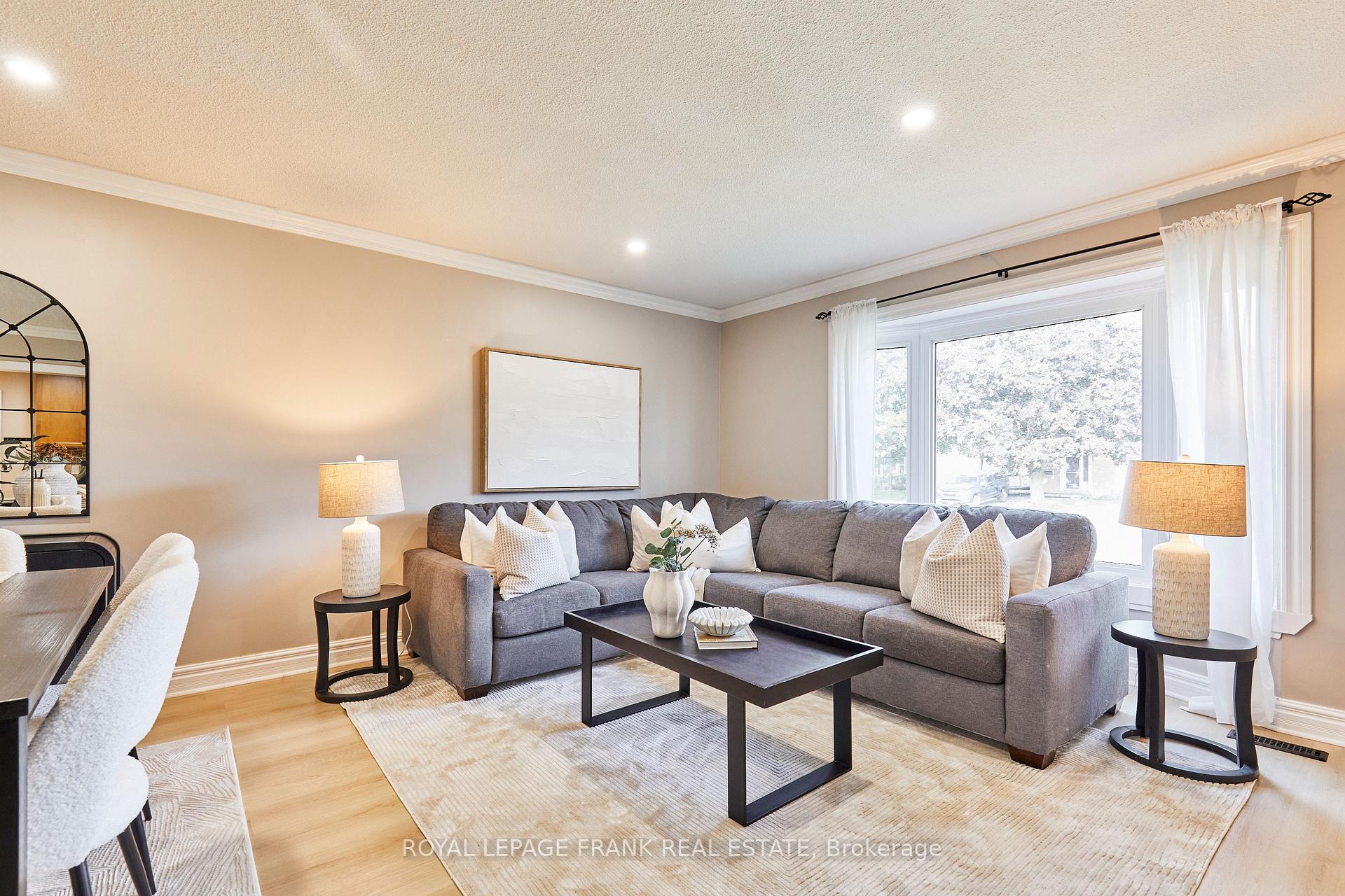 Photo 5 of 24 Roser Crescent, Clarington, Bowmanville — HOMEH