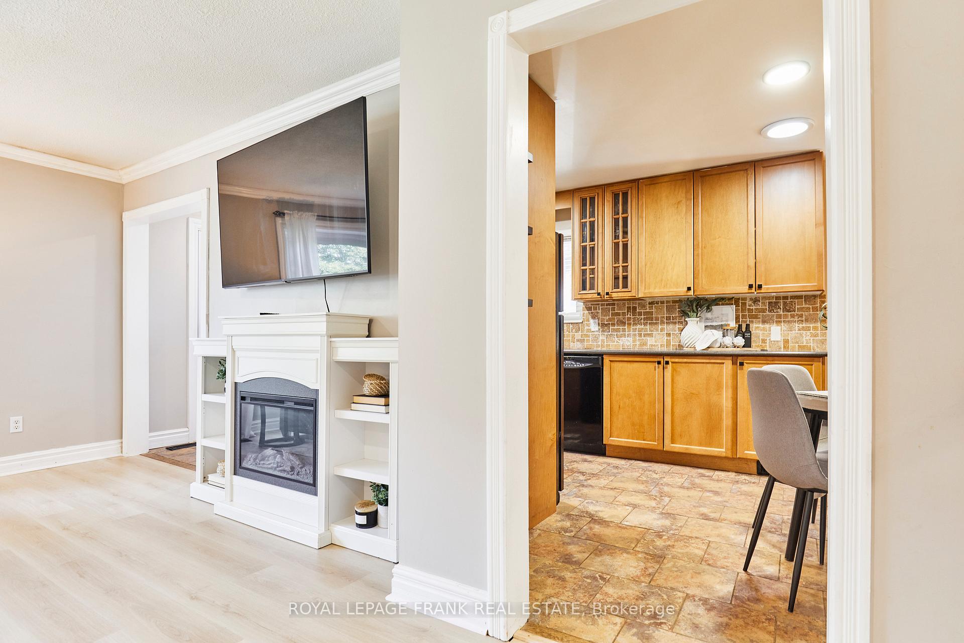 Photo 6 of 24 Roser Crescent, Clarington, Bowmanville — HOMEH