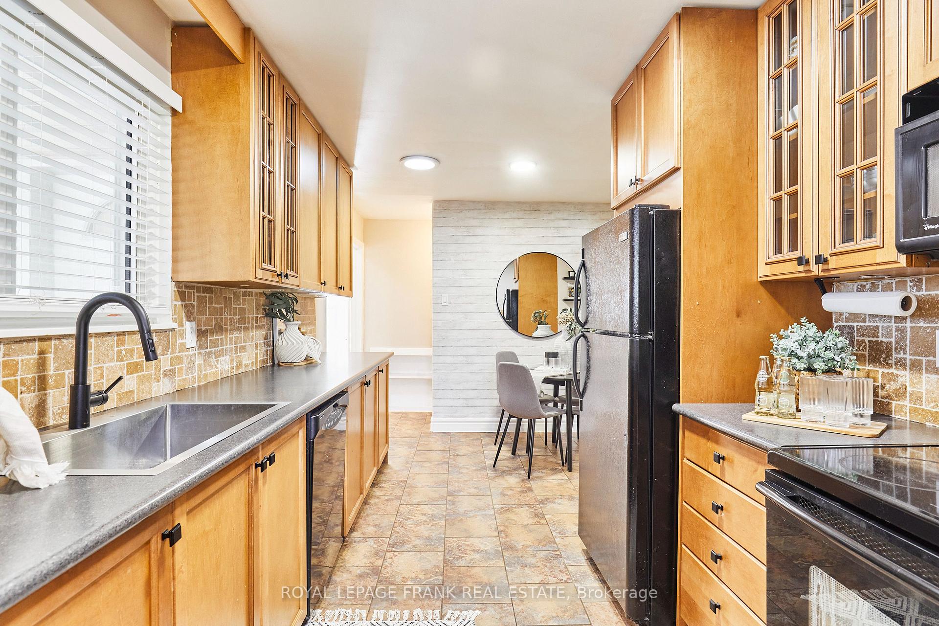 Photo 7 of 24 Roser Crescent, Clarington, Bowmanville — HOMEH