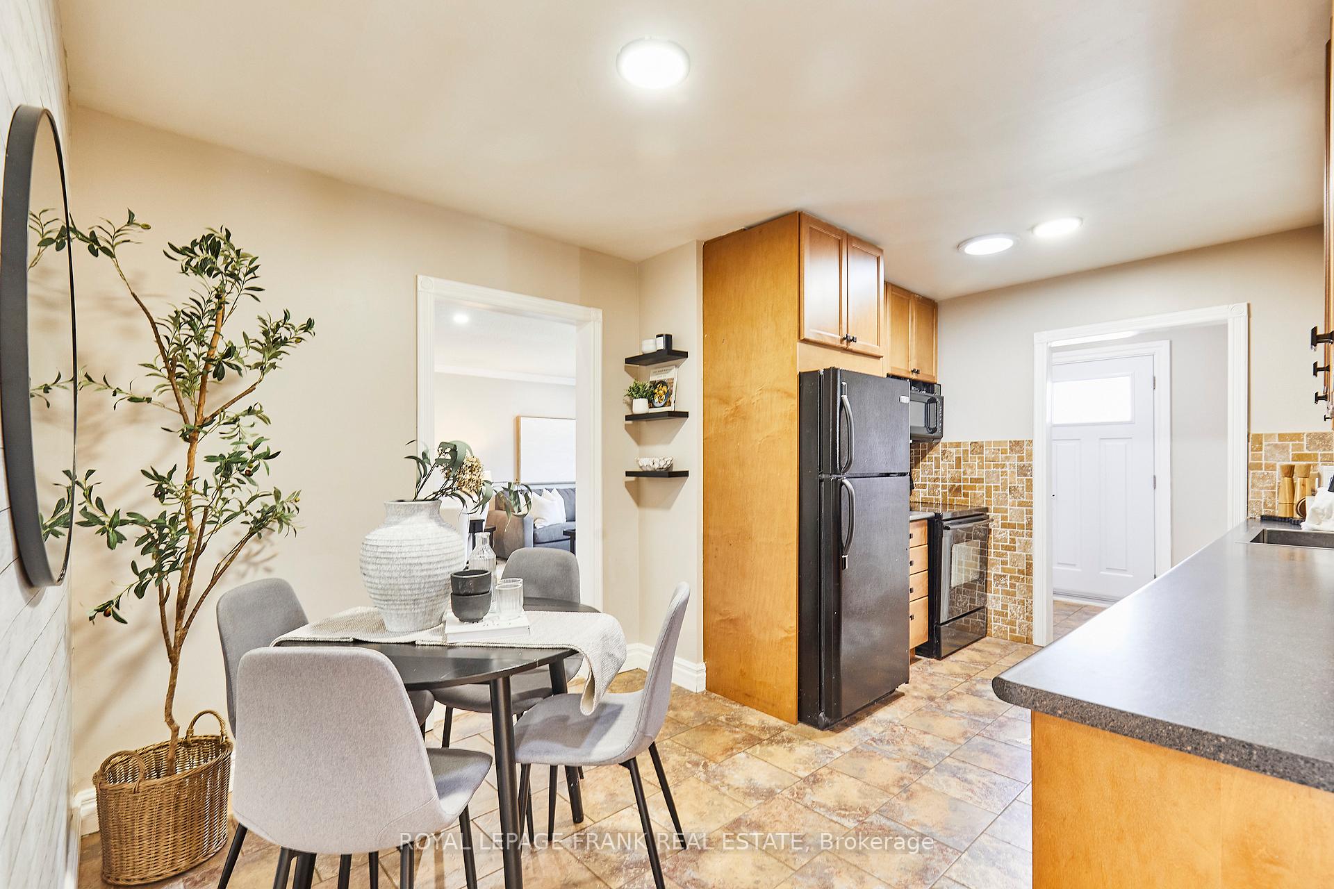 Photo 10 of 24 Roser Crescent, Clarington, Bowmanville — HOMEH