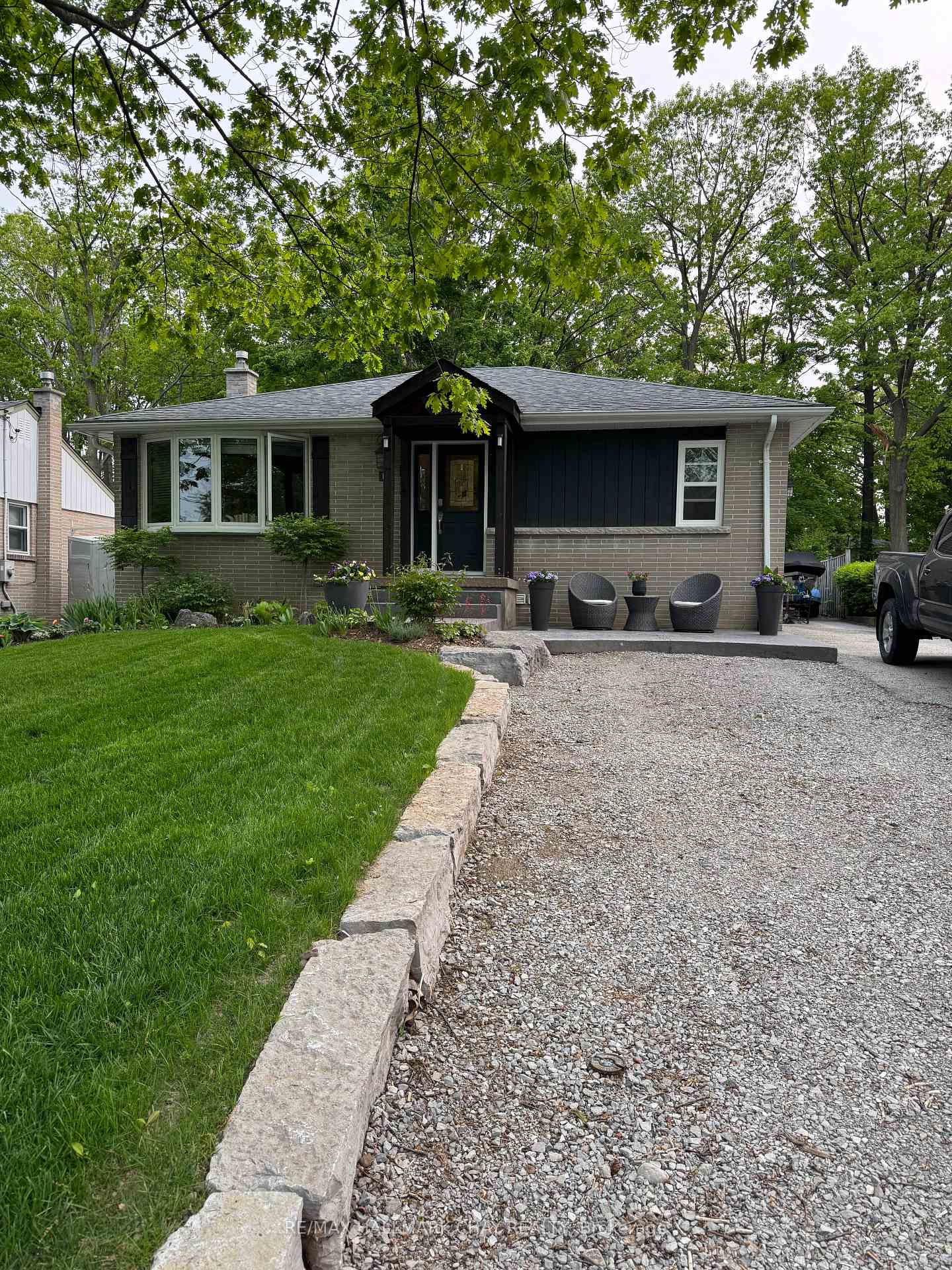Photo 1 of 12 Vine Street, Barrie, Sunnidale — HOMEH