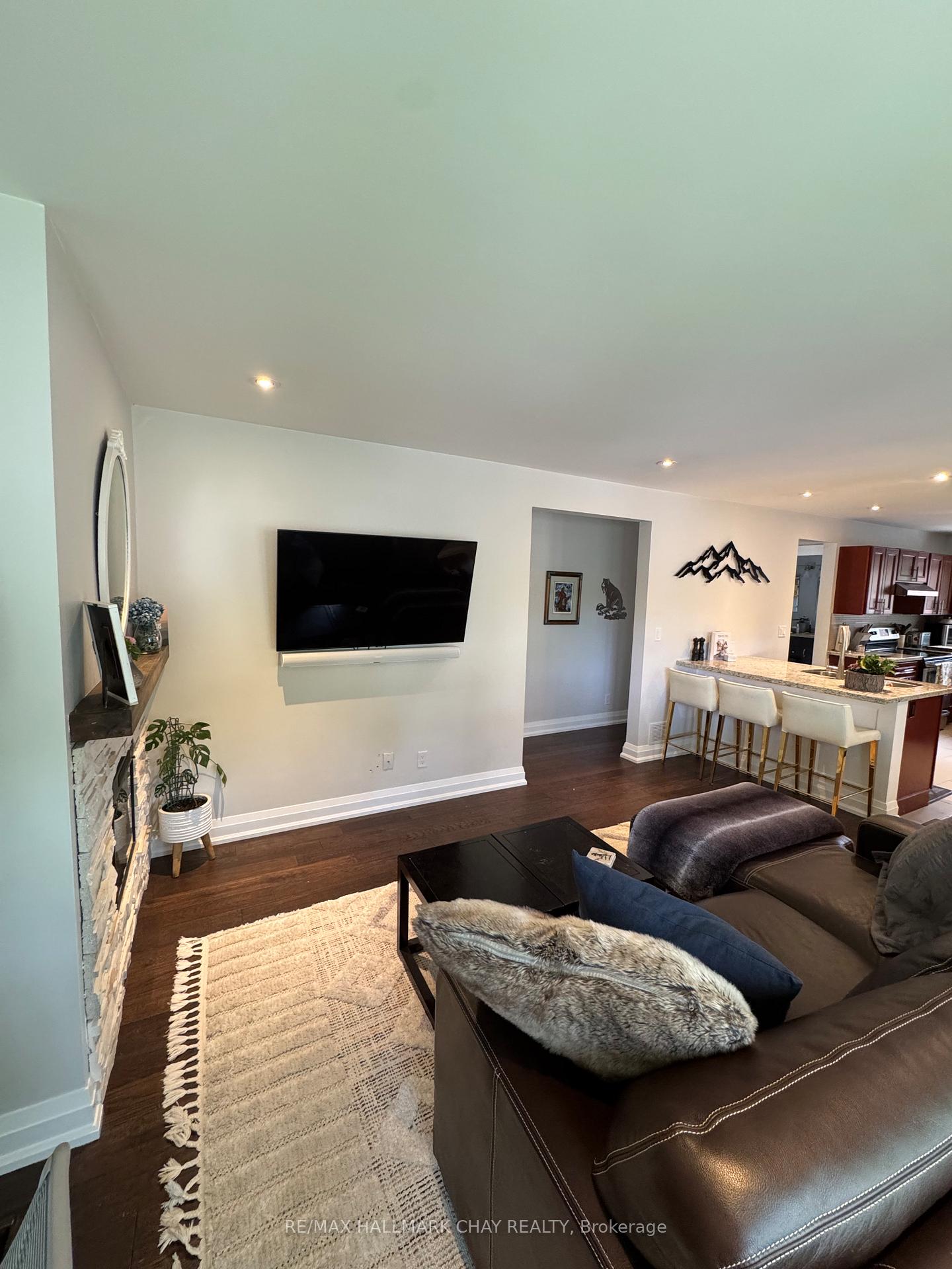 Photo 6 of 12 Vine Street, Barrie, Sunnidale — HOMEH