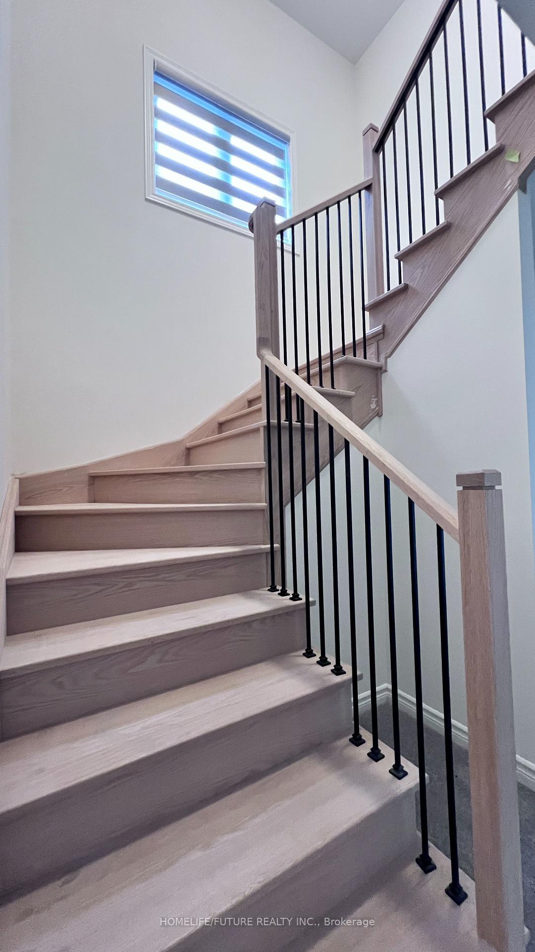 Photo 2 of 69 North Garden Boulevard, Scugog, Port Perry — HOMEH