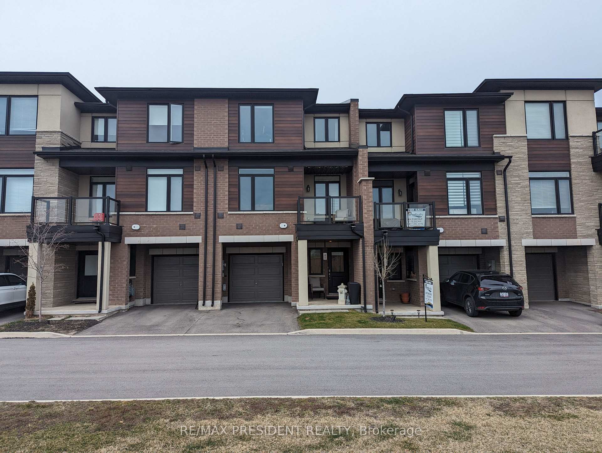 Photo 1 of Unit 45, 590 North Service Road, Hamilton, Stoney Creek — HOMEH