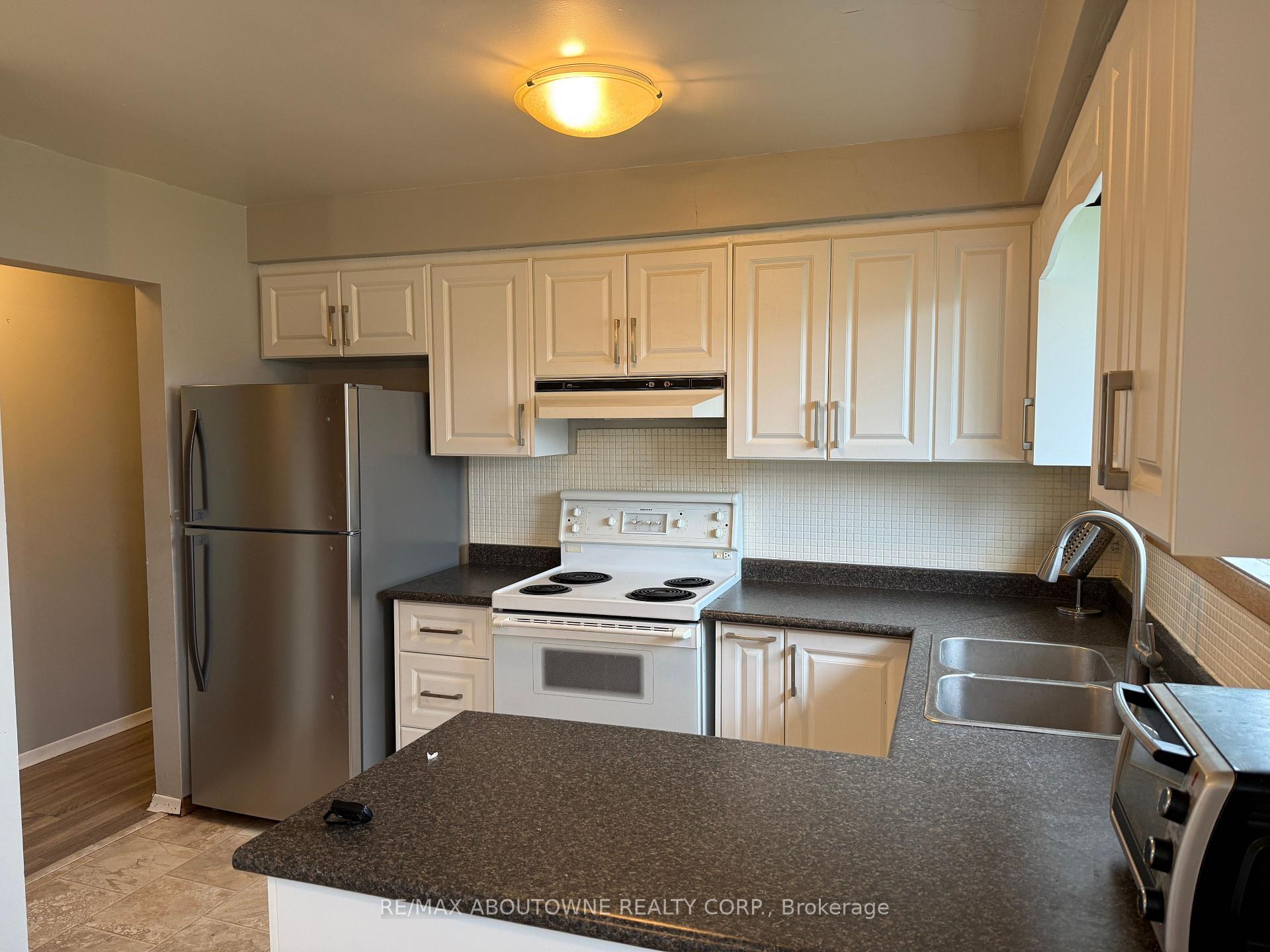 Photo 6 of Unit MAIN, 19 Algoma Drive, Guelph, Victoria North — HOMEH