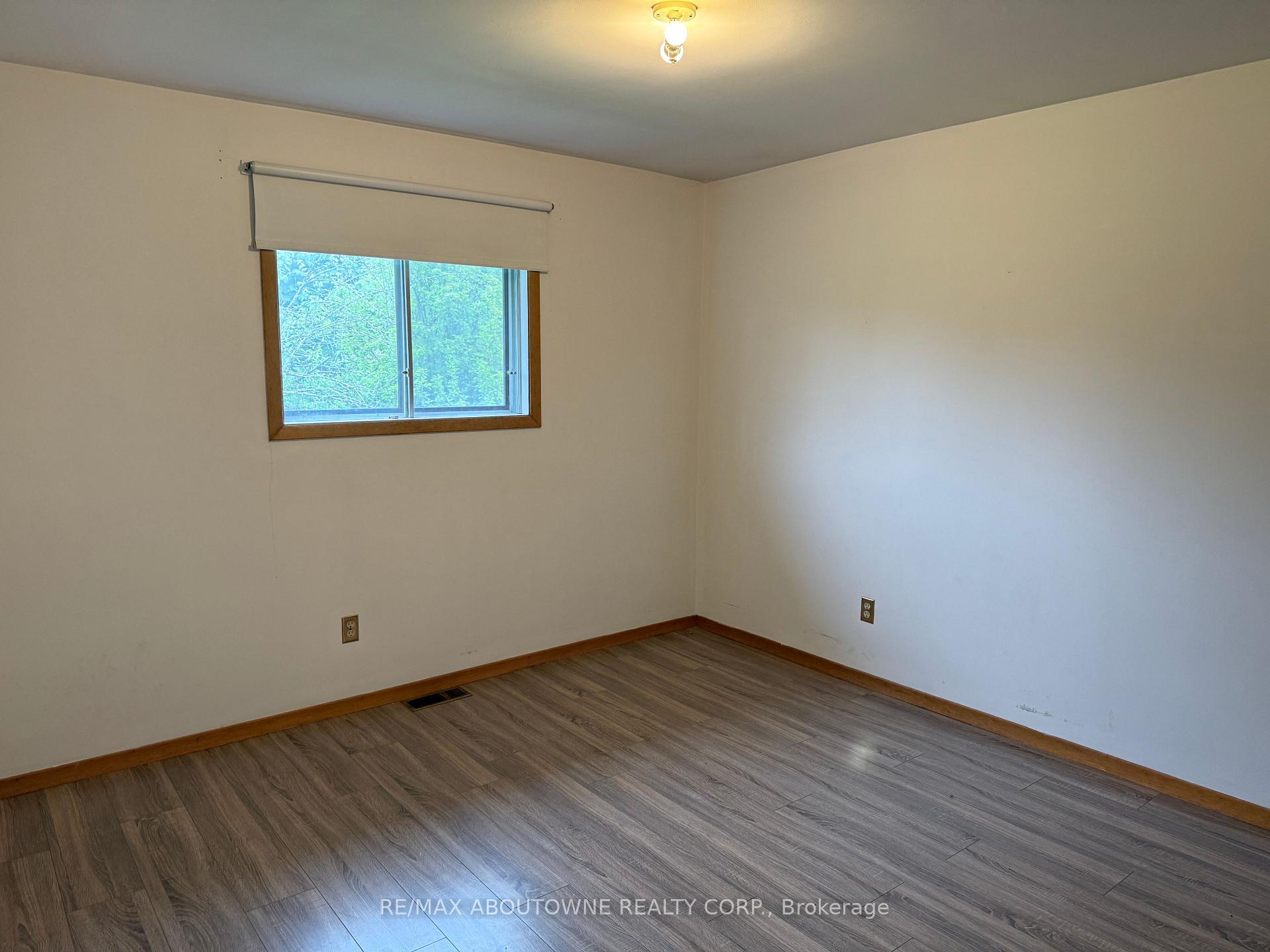 Photo 10 of Unit MAIN, 19 Algoma Drive, Guelph, Victoria North — HOMEH
