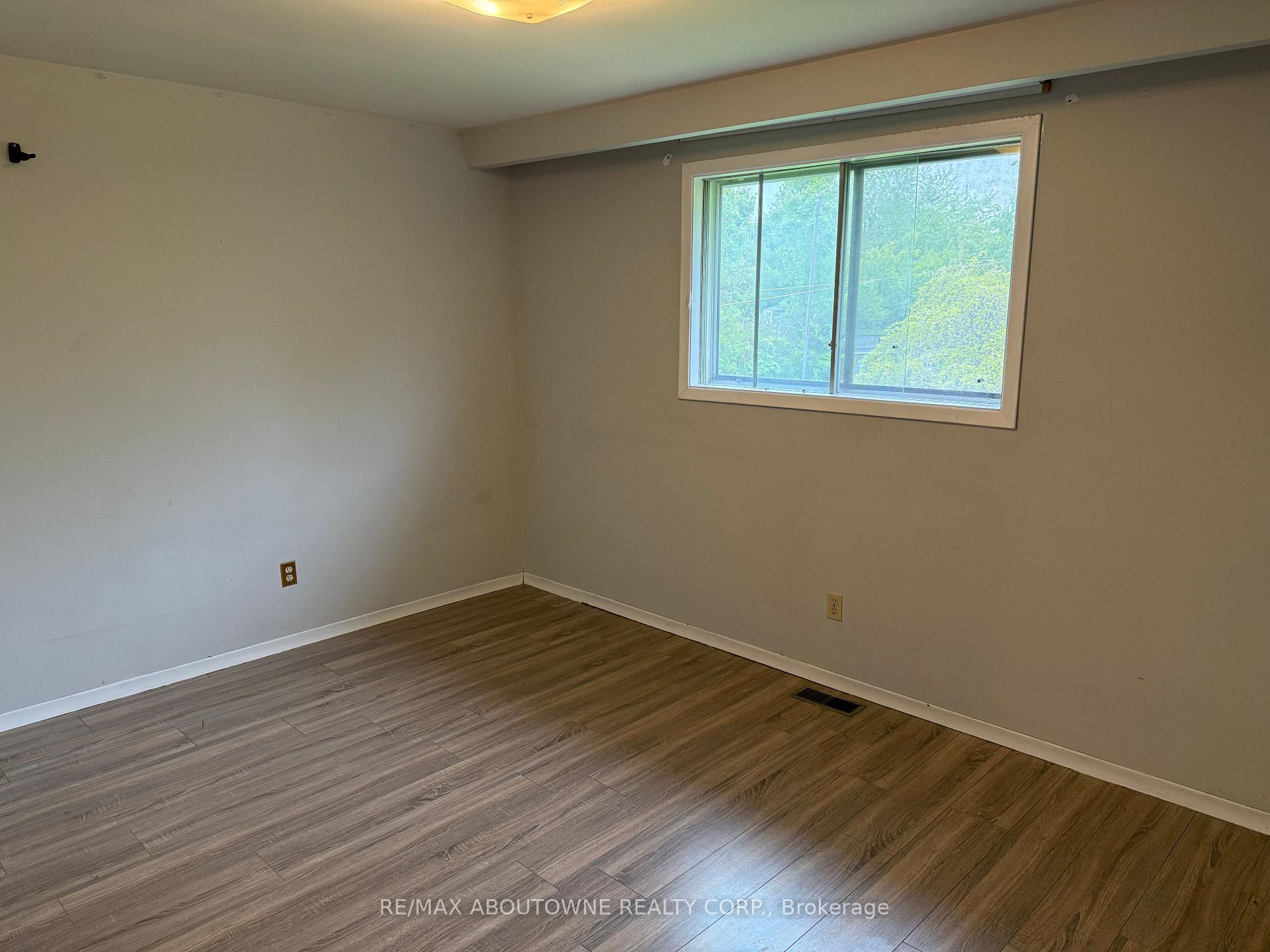 Photo 11 of Unit MAIN, 19 Algoma Drive, Guelph, Victoria North — HOMEH