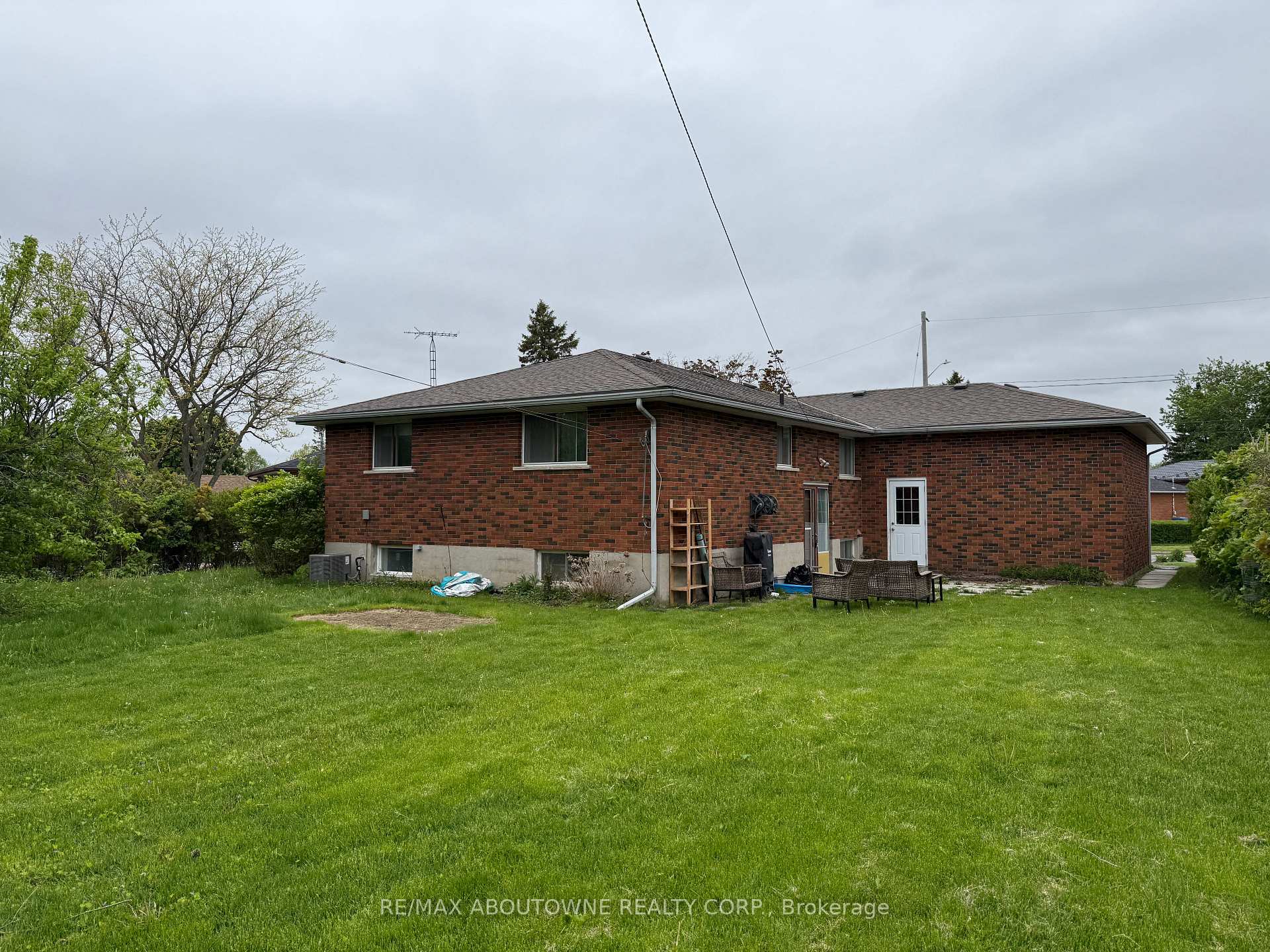 Photo 15 of Unit MAIN, 19 Algoma Drive, Guelph, Victoria North — HOMEH