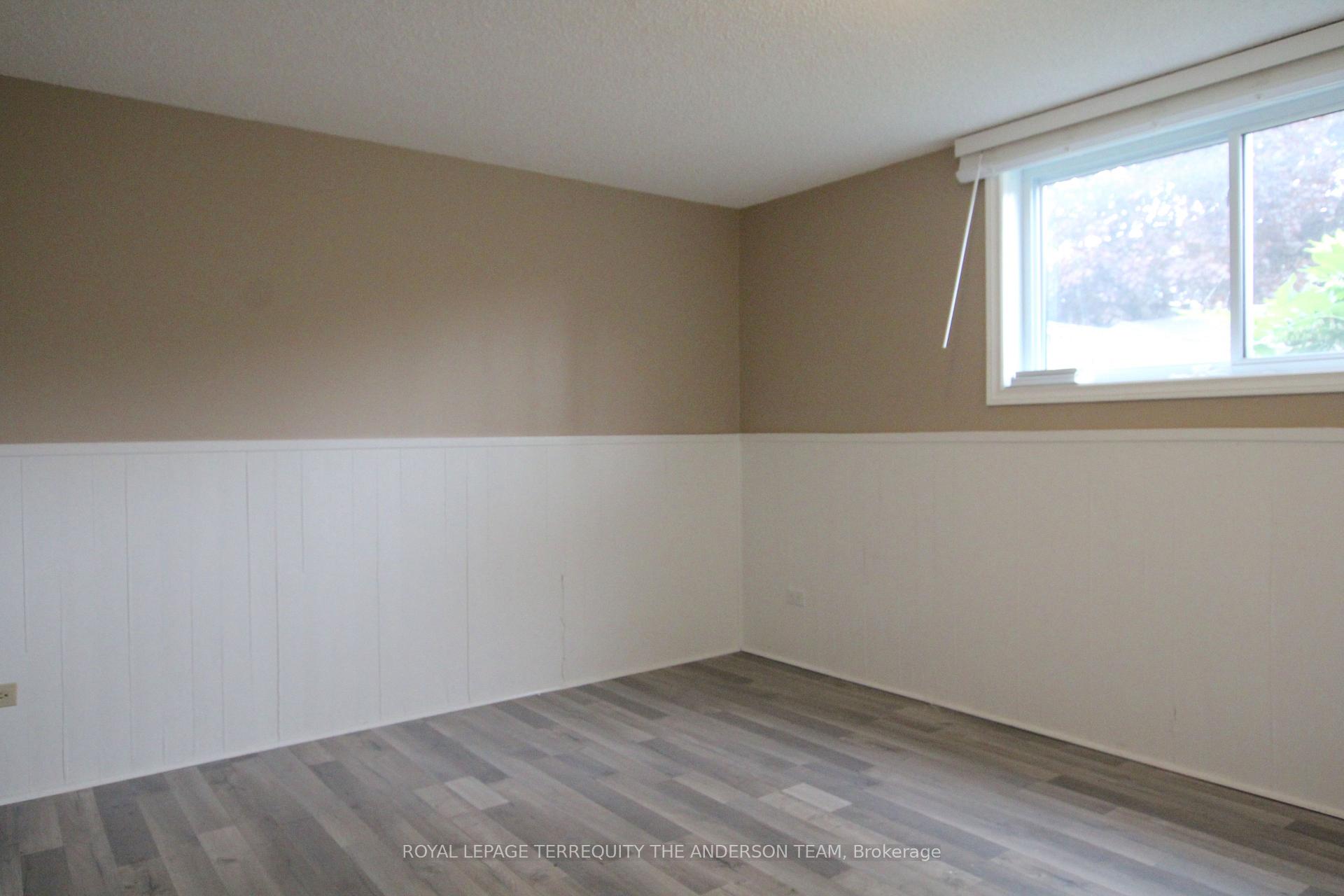 Photo 9 of 430 Paddington Crescent, Oshawa, Centennial — HOMEH