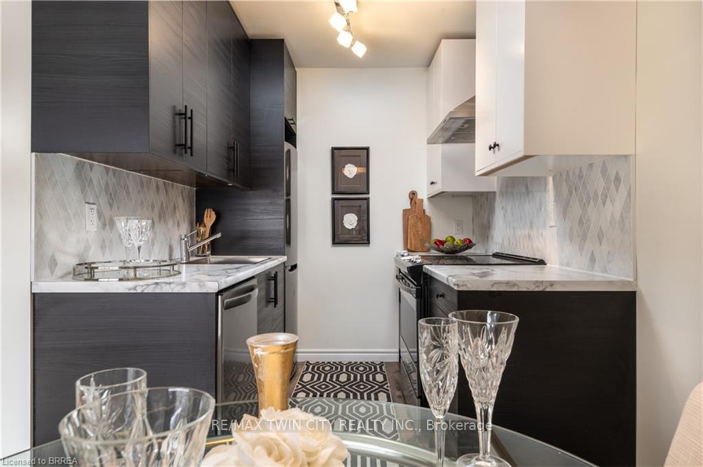Photo 4 of Unit 502, 200 Charlton Avenue E, Hamilton, Corktown — HOMEH