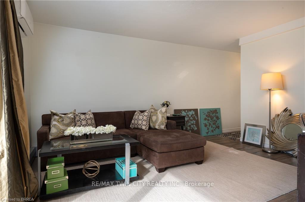 Photo 5 of Unit 502, 200 Charlton Avenue E, Hamilton, Corktown — HOMEH