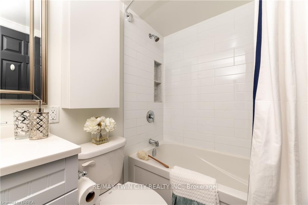Photo 13 of Unit 502, 200 Charlton Avenue E, Hamilton, Corktown — HOMEH