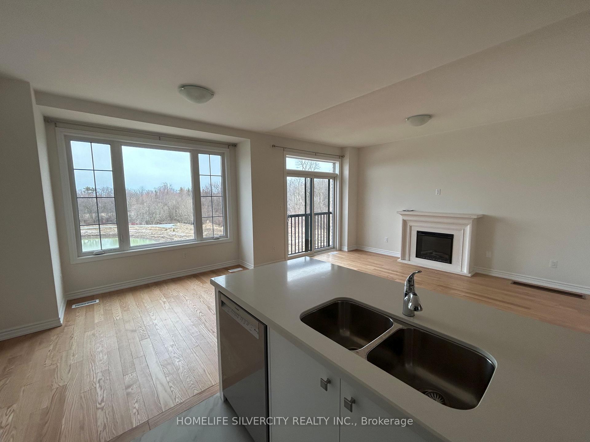Photo 5 of 1055 Zircon Manor, Pickering, Rural Pickering — HOMEH