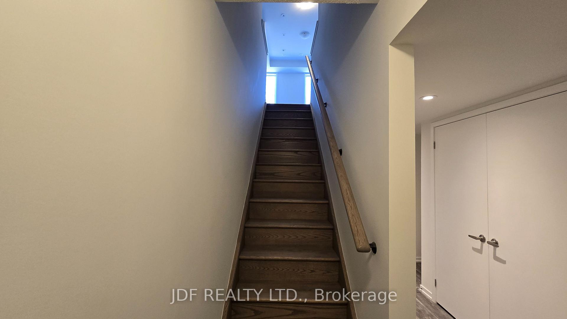 Photo 5 of 39 Arbour Green Crescent, Vaughan, Kleinburg — HOMEH